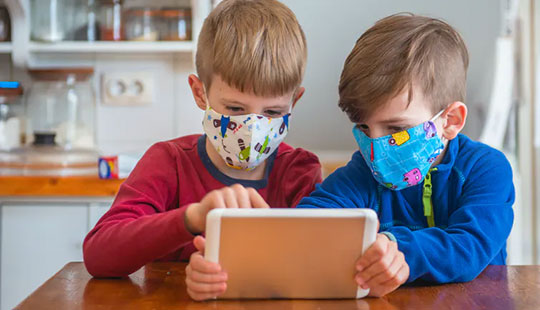 چگونه در روزهای کرونا با بچهها برخورد کنیم؟