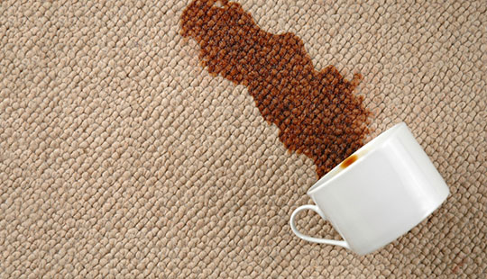 چگونه لک روی مبل و فرش را از پاک کنید؟