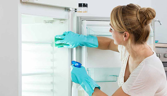روش‌های تمیز کردن یخچال و فریزر