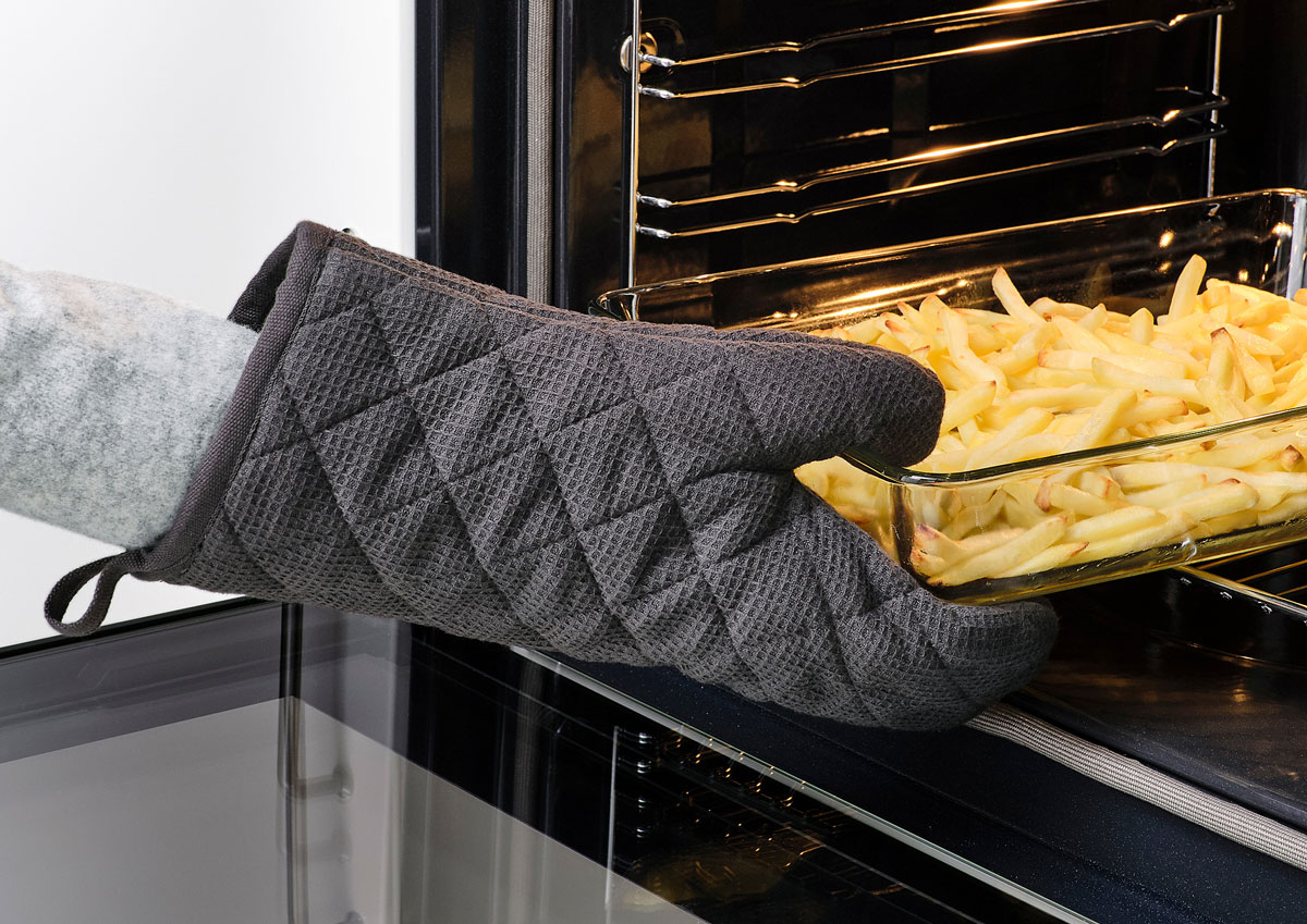 RINNIG-Oven-glove-grey-70476363-Ikea