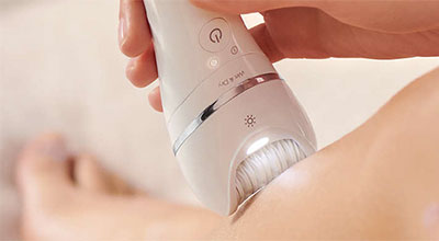 Extra-wide-epilator-head-BRE700-Philips